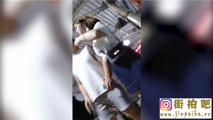 1640285d1571165759_ep.23_[upskirt]_pretty_lady_short_tight_blue_skirt.mp4_snapshot_00.jpg