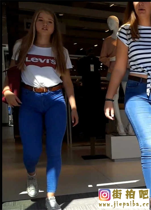 1692417d1582407677_blondjeanscameltoe.jpg