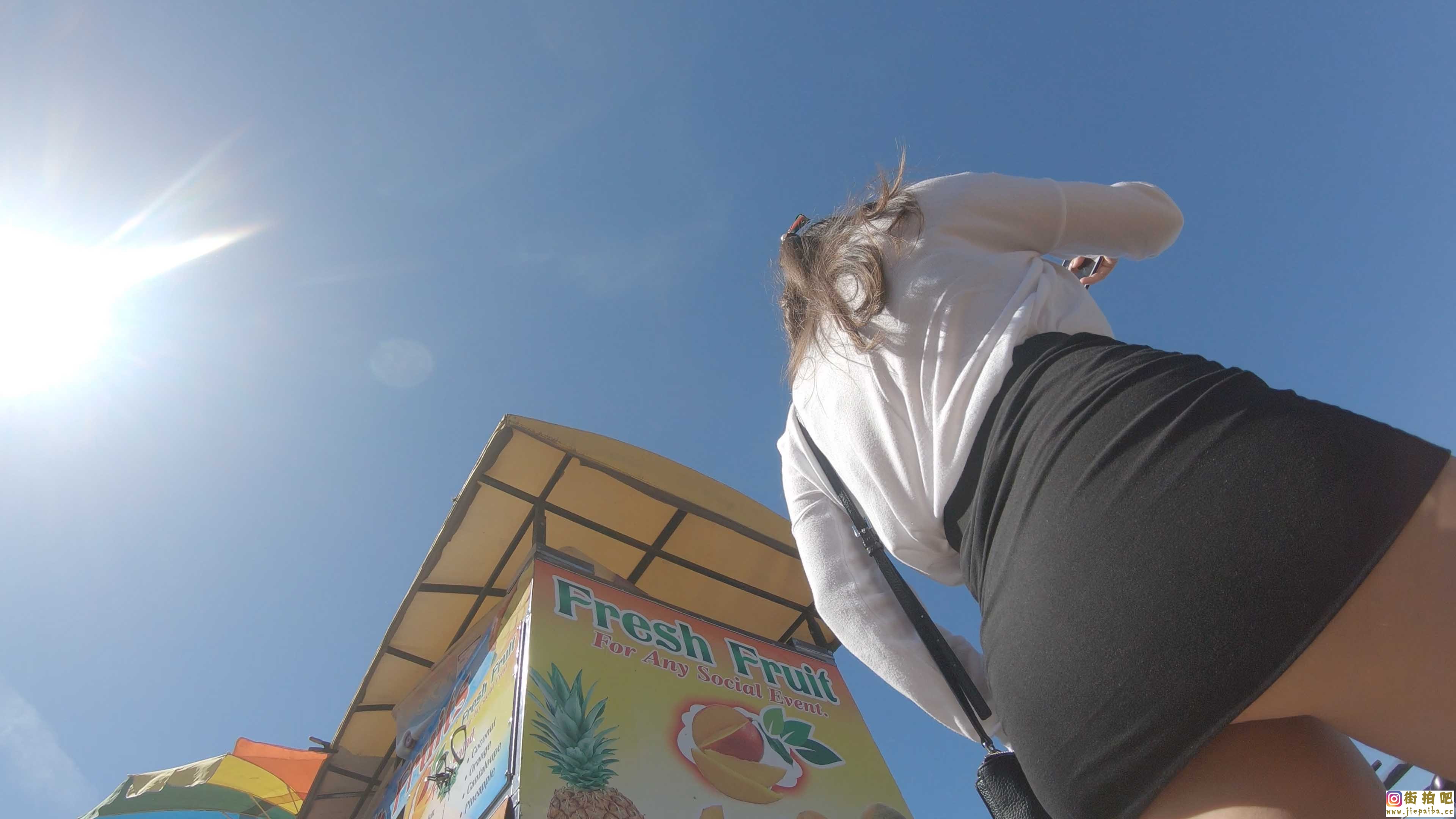 1716623d1586819234_upskirt.00_00_41_08.still002.jpg