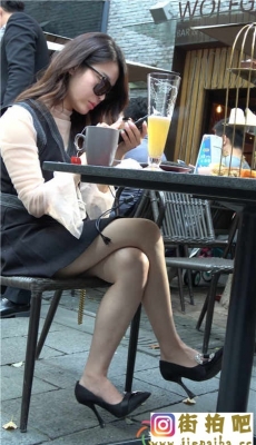 4K-黑色公主短裙极品白皙长腿高跟美女吃下午茶[MP4/1.16G]