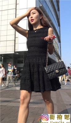 4K-街拍超性感黑色连衣裙高跟白腿美女[MP4/1.43G]