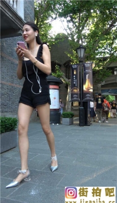 4K-街拍黑色短裤性感大白长腿高跟漂亮美女[MP4/0.99G]