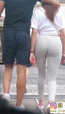 街拍灰色瑜伽裤洋妞性感身材美腿翘臀[MP4/266M]