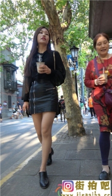 4K-街拍黑色包臀皮短裙极品美腿丝袜高跟性感美女[MP4/1.56G]