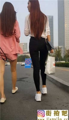 街拍黑色紧身裤长发美女极品身材性感紧臀[MTS/243M]