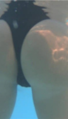 水上乐园水下拍摄黑色比基尼洋妞性感身材翘臀[MP4/90M]