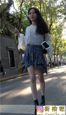 4K-街拍性感短裙高跟肉色长腿美女玩自拍[MP4/1G]