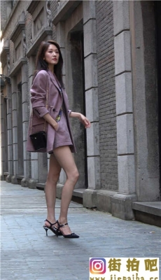 4K-紫色休闲短裤性感长腿高跟肉丝美女街头拍照[MP4/993M]