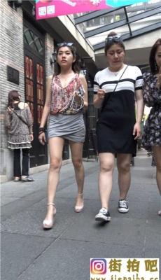 4K-街拍灰色包臀短裙高跟极品长腿性感美女[MP4/1.56G]