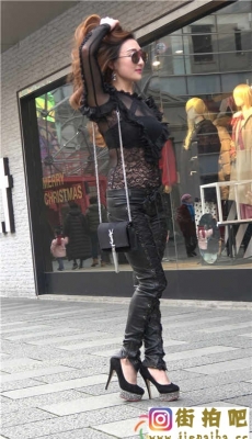 4K-黑色紧身皮裤高跟透视装墨镜美女摆拍 第一季[MP4/1.02G]