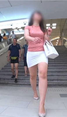 粉色上衣白色包臀短裙高跟性感大腿丰臀OL少妇[MP4/1.1G]