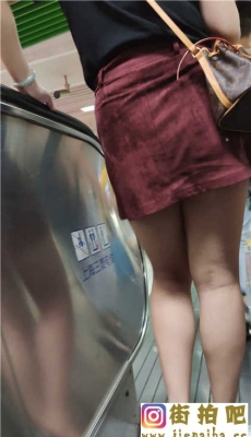 4K-地铁跟拍短裙黑色高跟丰臀少妇[MP4/173M]