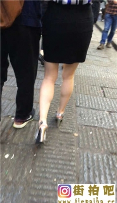 街拍银色高跟黑色包臀短裙极品身材少妇性感大白腿[MOV/164M]