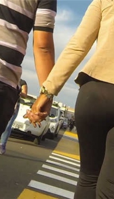 街头跟拍黑色紧身氨纶裤少妇性感饱满宽臀[MP4/414M]