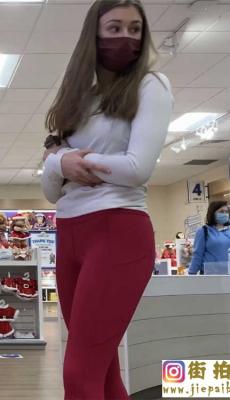 商场红色瑜伽裤金发美女性感美腿翘臀[MP4/309M]