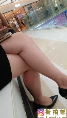 4K-黑色短裙熟女肉丝白腿[MP4/165M]