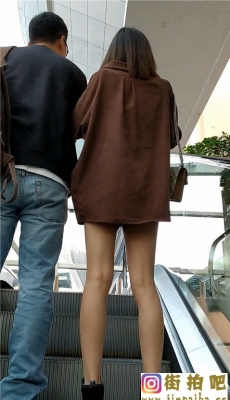 青春靓丽小姐姐的性感美腿[MP4/5G]