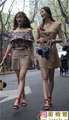 4K-街头拍照的两个短裙高跟性感白皙细腿美女第二季[MP4/1.17G]