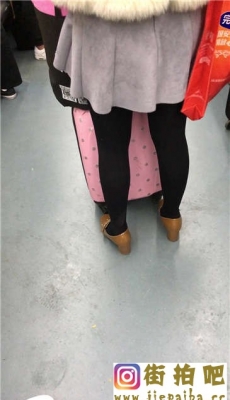 地铁拍摄黑色丝袜短裙高跟美眉[MOV/175M]