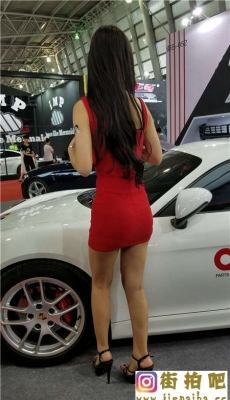 4K-红色紧身连衣包臀短裙车模黑色高跟性感白腿圆臀[MP4/609M]