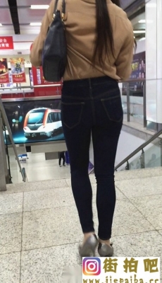 深蓝色牛仔裤长发美女[MOV/113M]