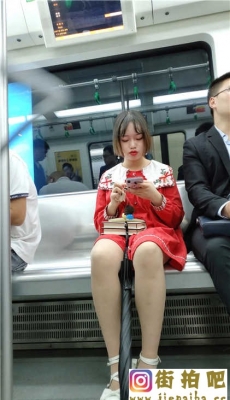 4K-地铁红裙白色高跟肉丝红唇小妹[MP4/275M]