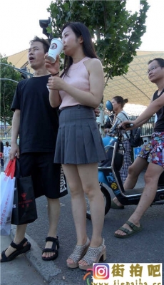4K-街拍灰色超短裙高跟性感白皙美腿长发少妇[MP4/1.17G]