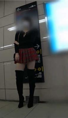 红色JK超短裙极品大长腿美眉[MP4/1.42G]