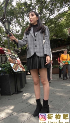 4K-黑色连衣短裙极品身材性感美腿甜心美女[MP4/2.77G]