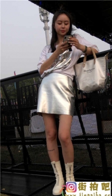 4K-超性感银色短裙极品白腿漂亮精致美女[MP4/1.31G]