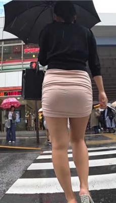 模拍粉色微透包臀超短裙极品大胸宽臀少妇[MP4/1.44G]