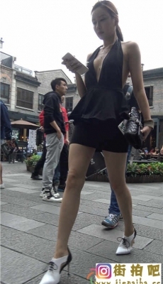 4K-性感低胸连衣包臀短裙裙长腿高挑身材长腿美女[MP4/633M]