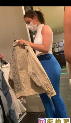 A thick girl in blue leggings and a slim teen in tight jeans[MP4/377M]