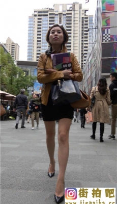 4K-街拍性感黑色连衣包臀裙长腿高跟OL美女[MP4/0.99G]