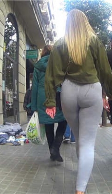 街头跟拍灰色紧身瑜伽裤紧致圆润翘臀金发美妇[MP4/1.5G]