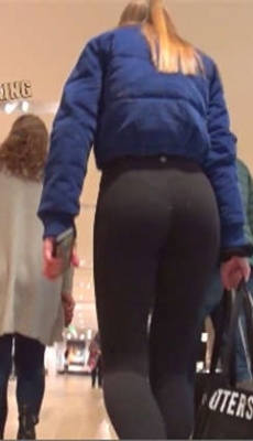 商场跟拍黑色紧身打底裤美眉极品长腿美臀[MP4/535M]