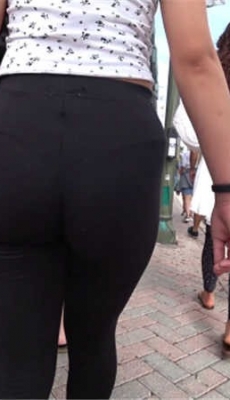 跟拍圆润饱满大屁股黑裤洋妞[MP4/279M]