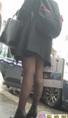 等公交车的黑色高跟 丝袜短裙OL少妇[MP4/560M]