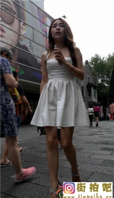 4K-街拍性感白色吊带裙长腿高跟性感美腿漂亮美女[MP4/984M]
