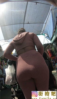 粉色紧裤饱满圆润大臀洋妞[MP4/644M]