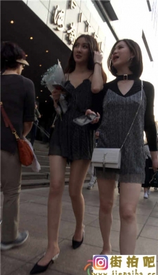 4K- 街拍两个性感短裙长腿高跟美女[MP4/1.51G]