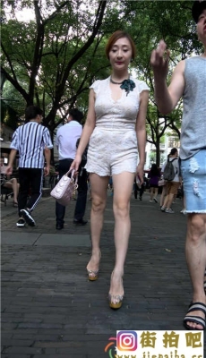 4K-街拍蕾丝短裤套装极品长腿高跟性感美女[MP4/1.3G]