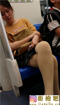 4K-地铁近距离拍摄肉色丝袜超短裙妹子美腿诱惑[MP4/456M]