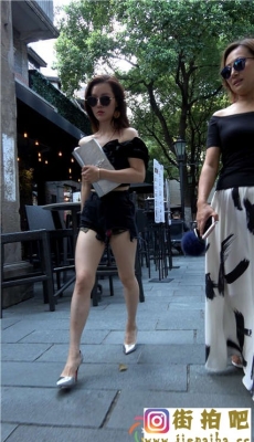 4K-街拍黑色热裤墨镜美女极品性感身材高跟美腿[MP4/822M]