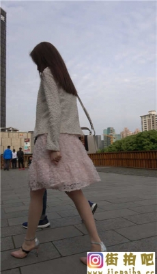 4K-街拍粉色连衣公主裙高跟丝袜清纯美美少妇[MP4/1.02G]