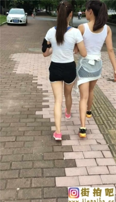 黄珊珊和她闺蜜性感大长腿热裤[MP4/997M]