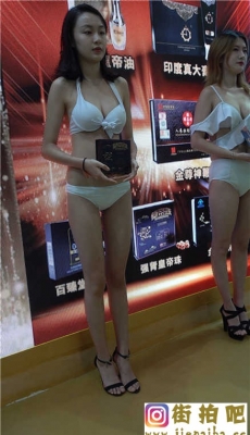 4K-白色比基尼性感身材长腿美胸美女模特[MP4/1.12G]