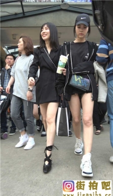 4K-街拍两个性感短裙极品白皙长腿高跟美女[MP4/1.83G]