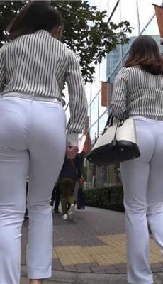 街拍两个紧身白裤高跟圆润饱满翘臀OL少妇 2[MP4/1.29G]