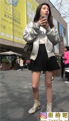 4K-黑色短裙性感白皙长腿高跟美女等朋友[MP4/1.02G]